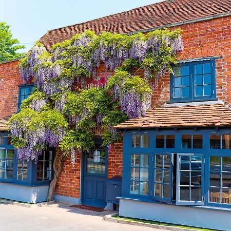The Broad Leys Bed & Breakfast Aylesbury  Exterior photo