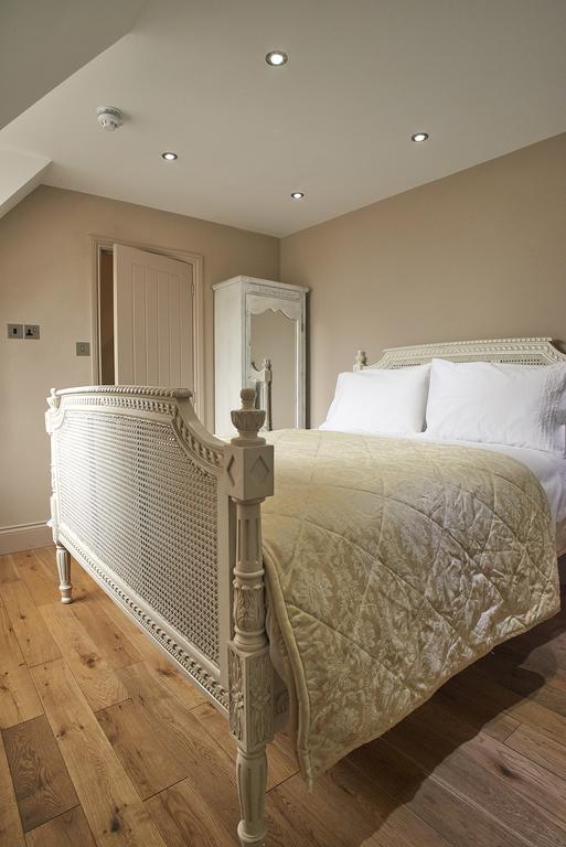 The Broad Leys Bed & Breakfast Aylesbury  Exterior photo